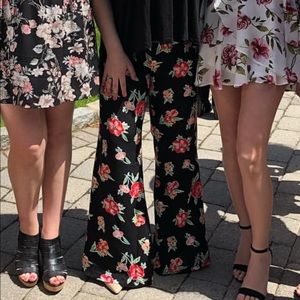 HP🛍Floral Flowy Pants